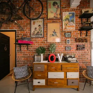 The In - The Lov Penang Couette-café